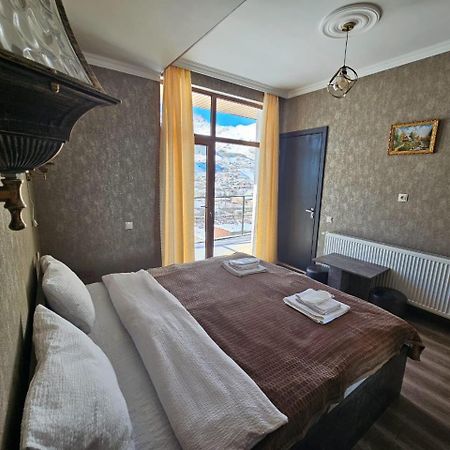Discover Kazbegi Hotel Экстерьер фото