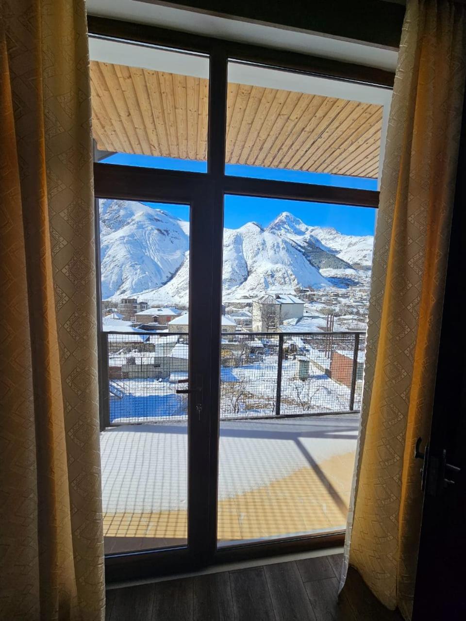 Discover Kazbegi Hotel Экстерьер фото