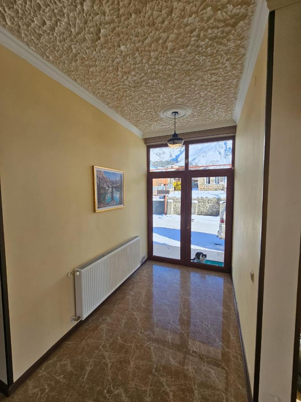 Discover Kazbegi Hotel Экстерьер фото