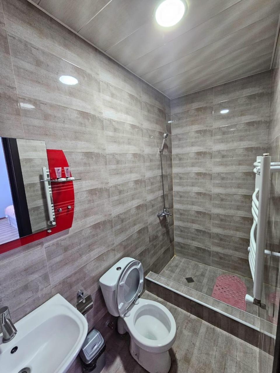 Discover Kazbegi Hotel Экстерьер фото