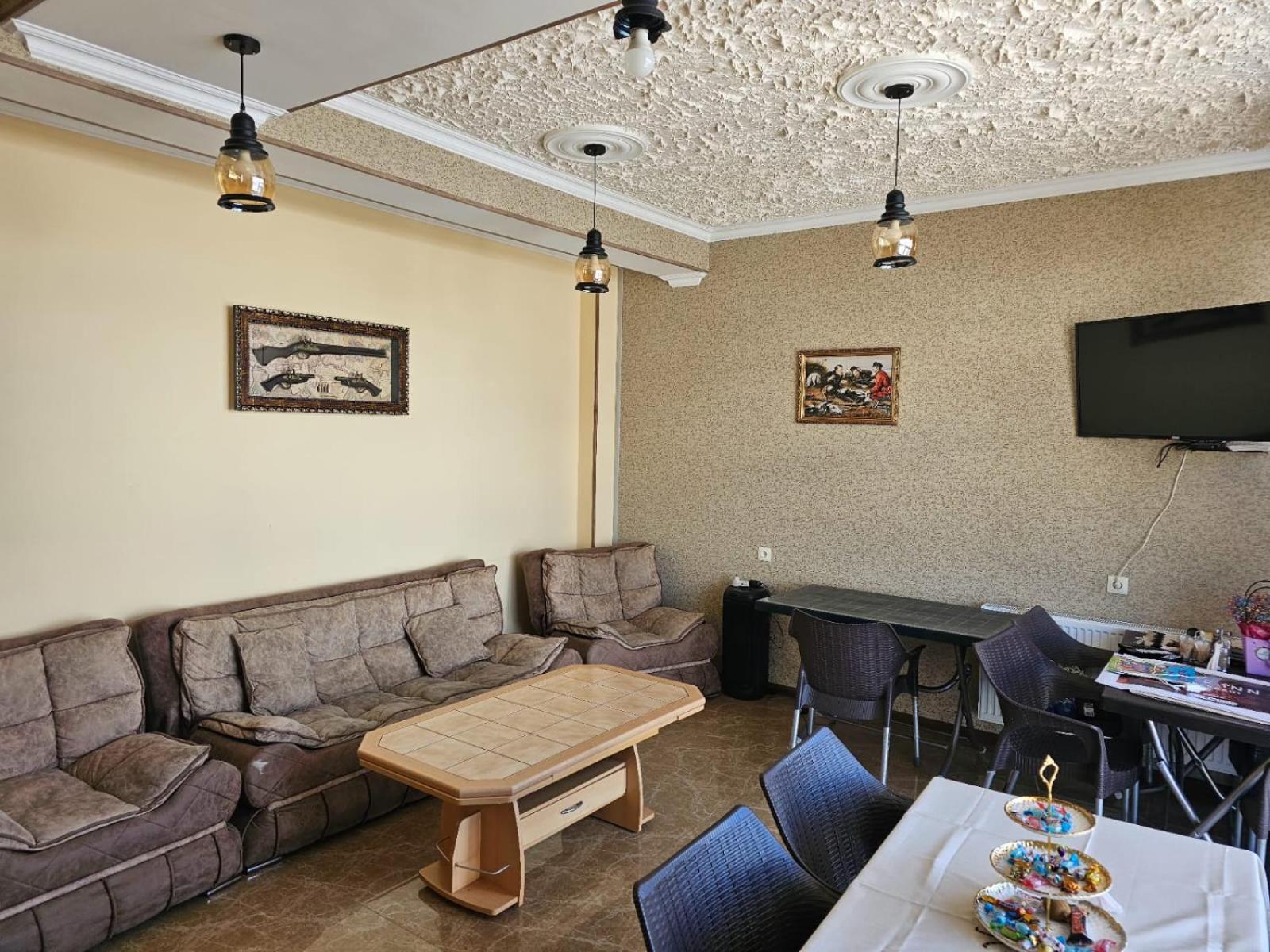 Discover Kazbegi Hotel Экстерьер фото