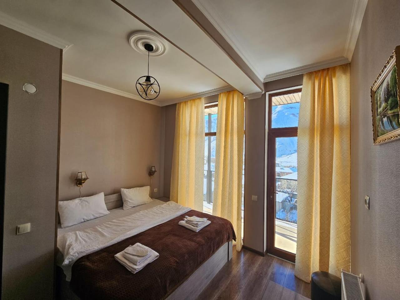 Discover Kazbegi Hotel Экстерьер фото