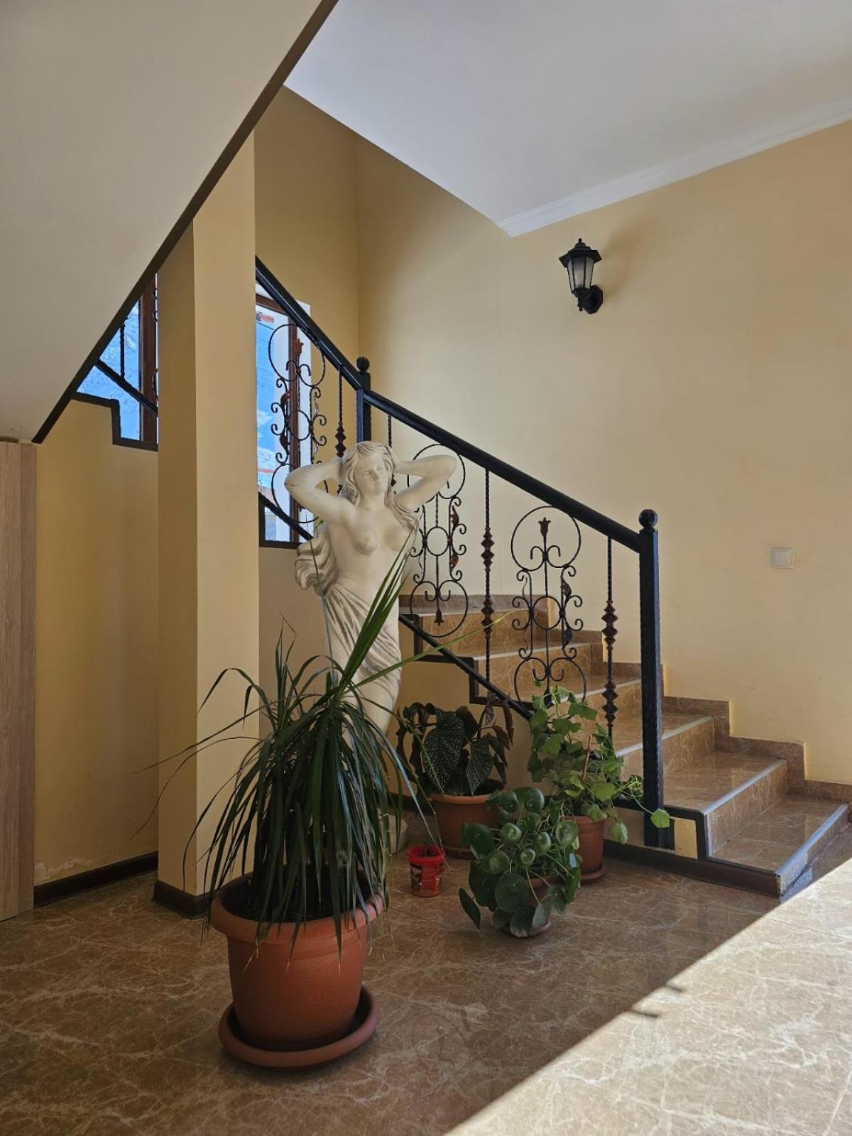 Discover Kazbegi Hotel Экстерьер фото
